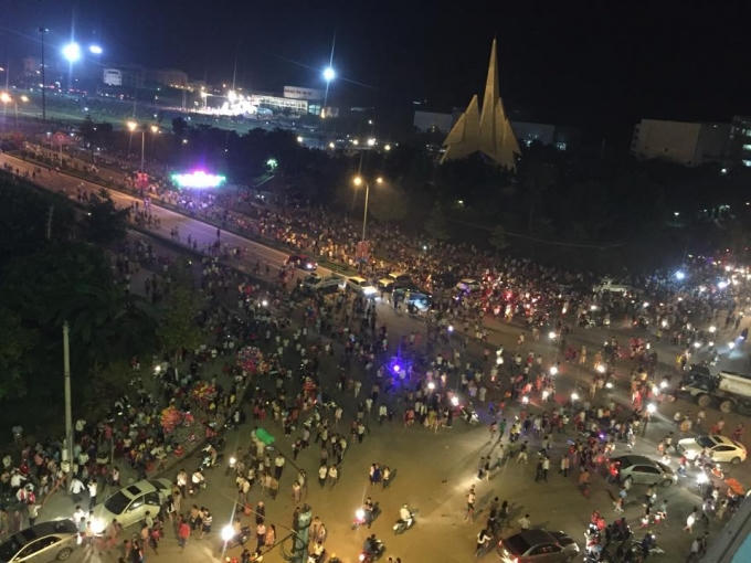 Đông đảo người dân Lào Cai đến tham gia lễ khai mạc. Ảnh: N. Tuấn.