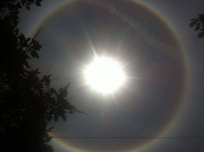 Hiện tượng kì lạ xuất hiện ở bầu trời Huế đúng vào mùa Phật đản