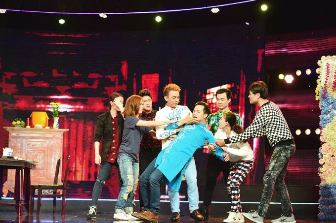 Gil L&ecirc; l&uacute;ng t&uacute;ng khi Trấn Th&agrave;nh tr&ecirc;u chọc chuyện bị &eacute;p lấy chồng