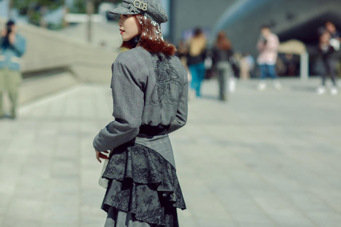 Chinh chiến Seoul Fashion Week, Ninh Dương Lan Ngọc cùng stylist Hoài Trang “khuynh đảo” đường phố Hàn Quốc