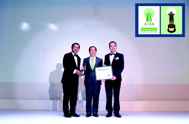 Đại diện Tập đoàn Novaland nhận giải trong lễ trao giải Asia Responsible Entrepreneurship Awards (AREA).