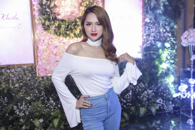 Hương Giang Idol chọn cho mình phong cách nóng bỏng.