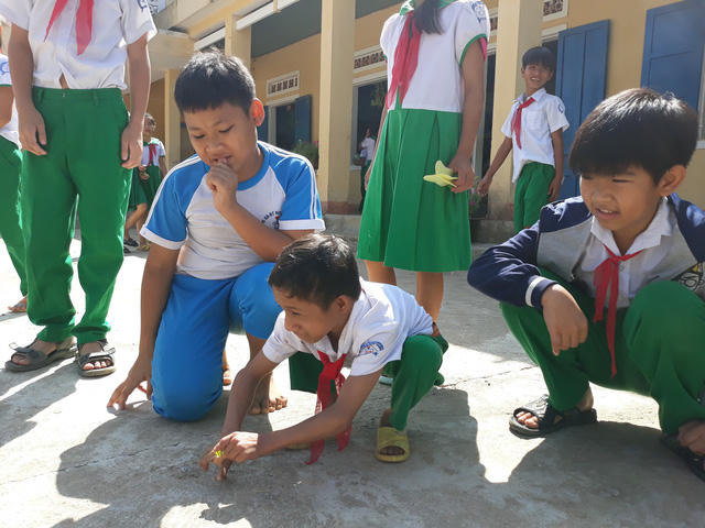 Sau 4 năm đến trường, Khít đã hòa nhập được với bạn bè và mọi người
