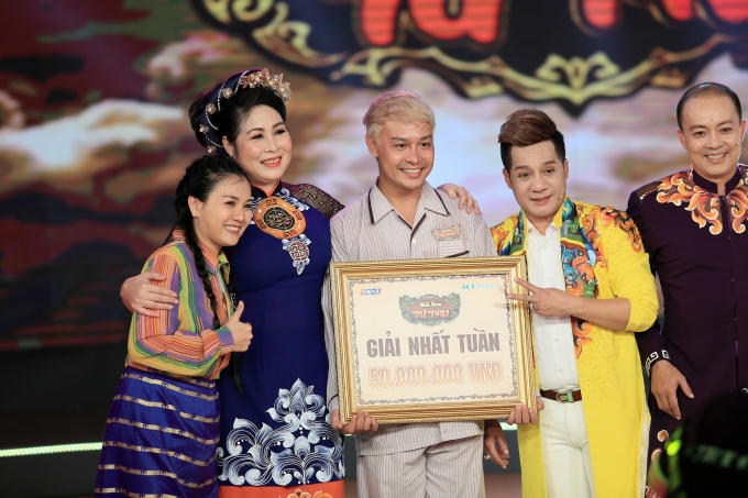 NSND Hồng V&acirc;n, NSƯT Đức Hải rớt nước mắt khi xem học tr&ograve; Minh Nh&iacute; diễn