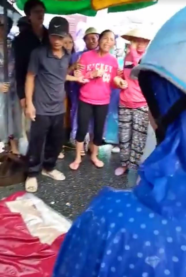 Cháu bé tử vong tại chỗ sau vụ tai nạn.