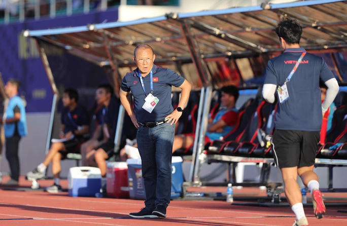 HLV Park Hang-seo chưa hài lòng về hàng phòng ngự trong bàn thủng lưới đầu tiên tại SEA Games 30