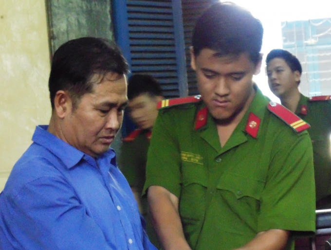 Răng trước vành móng ngựa.