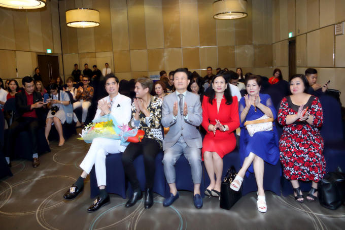Danh ca Ngọc Sơn luôn theo sát chặng đường của con trai nuôi.