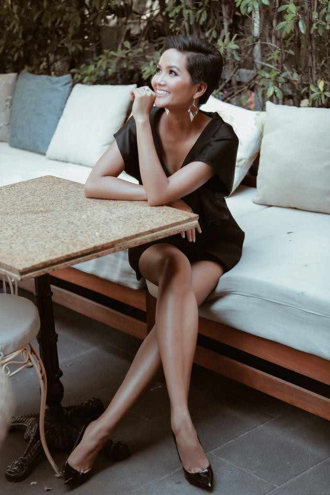 H&rsquo;hen Ni&ecirc; bật m&iacute; l&yacute; do sợ tăng c&acirc;n khi đến Th&aacute;i Lan tham gia Miss Universe