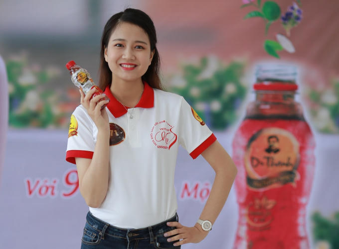 Trà Thanh Nhiệt Dr Thanh góp phần mang đến vẻ đep tươi tắn cho Phương Lan trong suốt cuộc thi.
