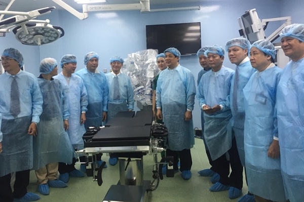 Hội đồng thẩm định khu phẫu thuật công nghệ cao BV Bình Dân. Ảnh: Sở Y tế TP HCM.