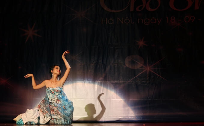 "Cô ấy múa, cô ấy bị điếc, không thể nghe thấy tiếng nhạc, nhưng nhìn cách cô ấy say sưa chìm vào điệu múa, mình và rất nhiều khán giả đã thực sự bị lay động".