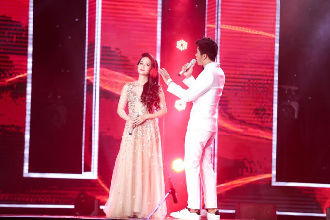 Mạnh Đồng - Xuân Hương cặp đôi "nam thanh nữ tú" của team Lệ Quyên đã thể hiện ca khúc nổi tiếng "Phượng buồn" Thần tượng Bolero 2017 tập 9.