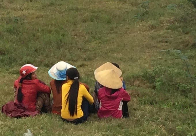 Người thân nạn nhân đau buồn chờ cơ quan chức năng là rõ nguyên nhân vụ việc.