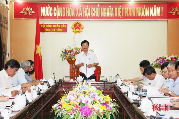 Trưởng Ban KT- NS tỉnh Trần Viết Hậu điều hành cuộc họp. Ảnh: Báo Hà Tĩnh