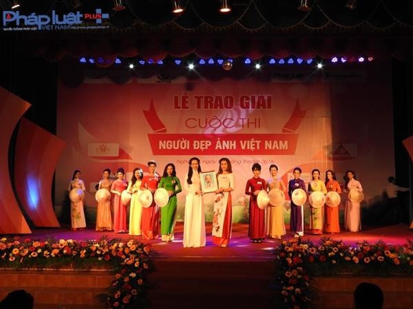 Đêm nay, họ là những người phụ nữ đẹp nhất.