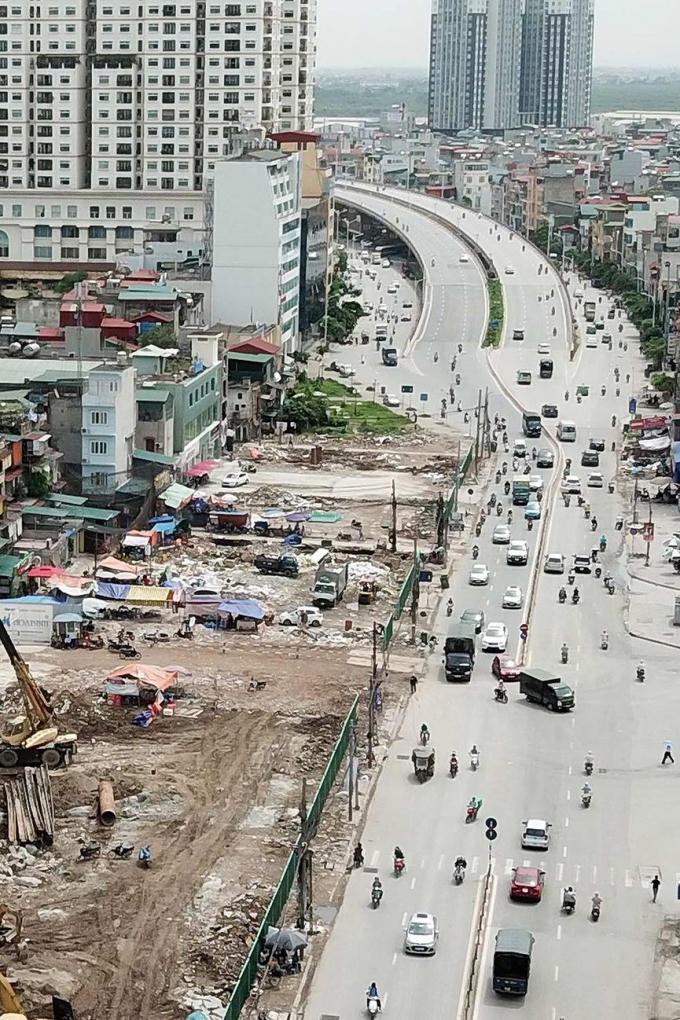 UBND quận đã chi trả kinh phí bồi thường, hỗ trợ và tái định cư cho các hộ gia đình và tổ chức với số tiền là 1.100 tỷ đồng.