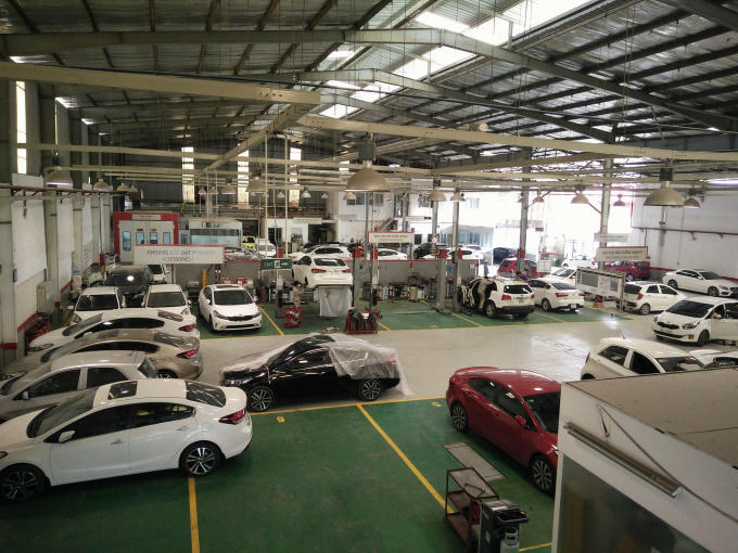 Các đại lý Kia đồng loạt giảm giá sâu để thanh lý hàng tồn. Ảnh: Mai Thu