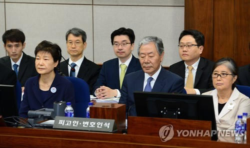 Cựu Tổng thống Hàn Quốc Park Geun-hye ra hầu toà.