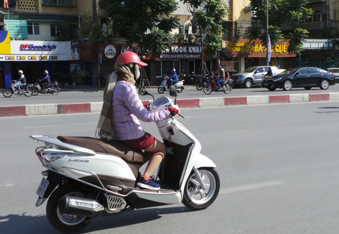 Hà N&ocirc;̣i: Người d&acirc;n co ro dưới