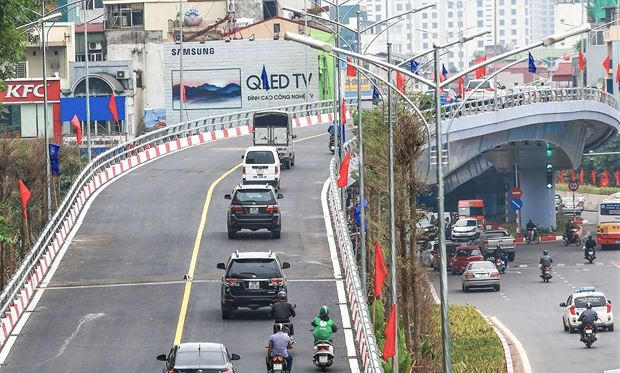 Sau hơn 10 tháng thi công, cầu vượt nút giao An Dương - Thanh Niên (Hà Nội) đã hoàn thành, thông xe hôm 11/10.