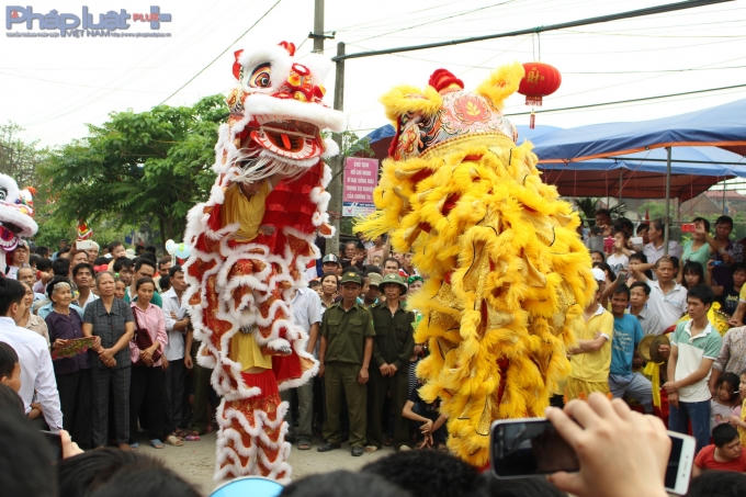 Múa lân trong buổi khai mạc. (Ảnh: Đức Biên).