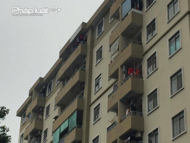 Công an phường Văn Quán đã cùng với Ban quản lý toà nhà lập biên bản chủ căn hộ 906 CT8B.