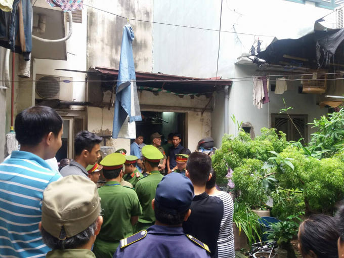 Vụ 146 Quán Thánh: Người dân hồi hộp chờ đợi được giải cứu sau hơn 3 năm bị nước thải