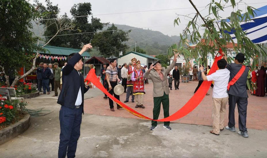 Nghi lễ dựng cây phan, tái hiện lễ hội đại phan.