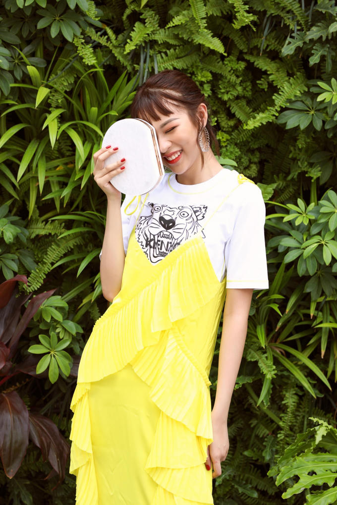 Vẫn là cô gái ngây thơ ở The Face, nhưng hình như Phí Phương Anh ngày càng gợi cảm