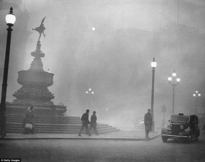 Sương mù phủ kín thành phố London vào ngày 6/12/1952.