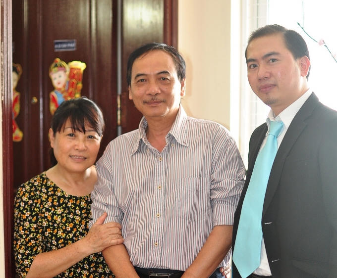 Luật sư Trương Anh Tú tại buổi gặp gỡ bà con tái định cư tại OTC1.