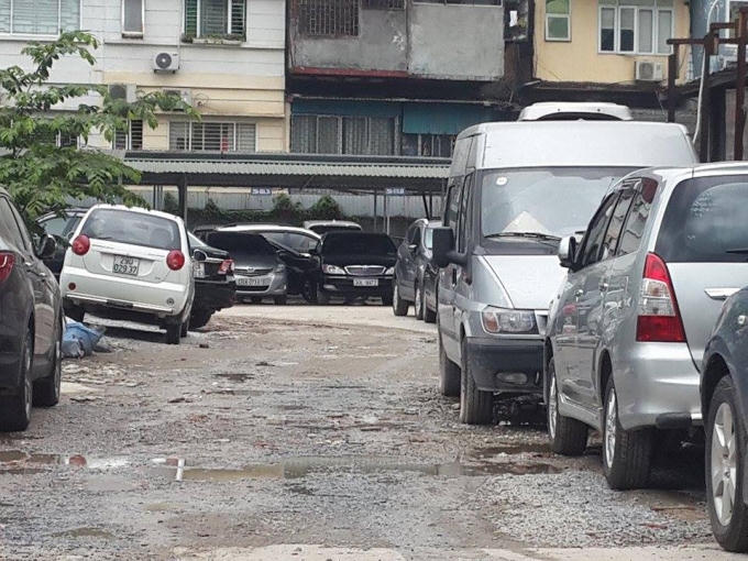 UBND quận Ba Đình đã có văn bản cấp giấy phép tạm thời trông giữ phương tiện giao thông cho Công ty Cổ phần Đầu tư Láng Hạ .