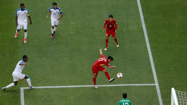 Tình huống Trần Thành bỏ lỡ cơ hội ghi bàn ở góc hẹp.