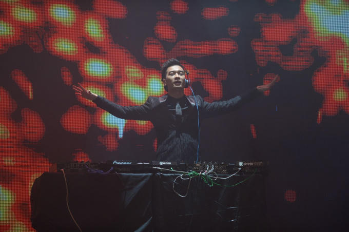 Khán giả phát cuồng khi Thu Minh “cháy” trong âm nhạc của Slim V