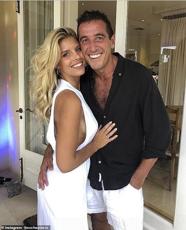 Natasha Oakley mặc bikini tôn dáng siêu nóng bỏng - ảnh 3
