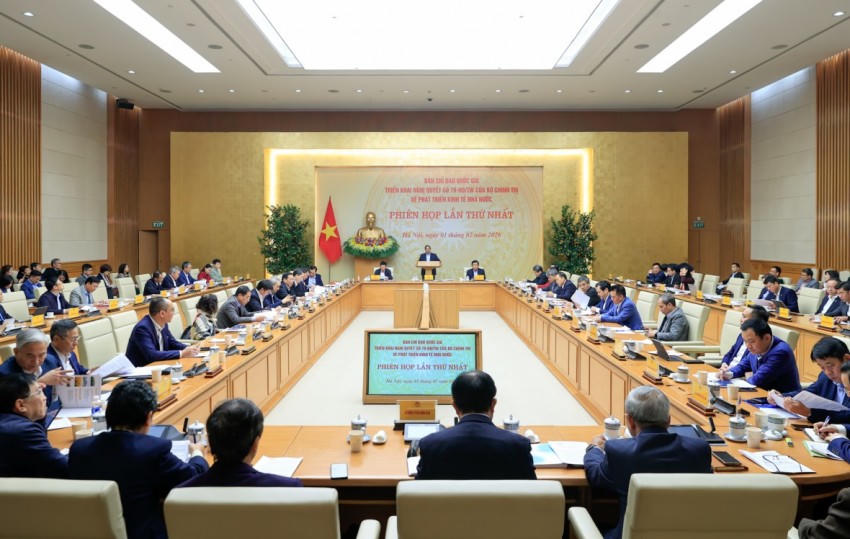 Thủ tướng yêu cầu phân định rõ các nhiệm vụ nhà nước phải làm, giữ vai trò chủ đạo, đi đôi với cơ chế, chính sách; nhà nước không làm những việc tư nhân có thể làm được và làm tốt hơn. Ảnh: VGP