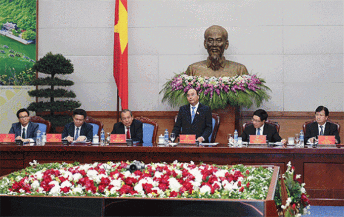 Thủ tướng Nguyễn Xuân Phúc chủ trì phiên họp đầu tiên với các thành viên Chính phủ mới được kiện toàn. Ảnh: TTXVN
