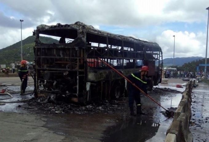 Vụ cháy khiến chiếc xe bị thiêu rụi hoàn toàn