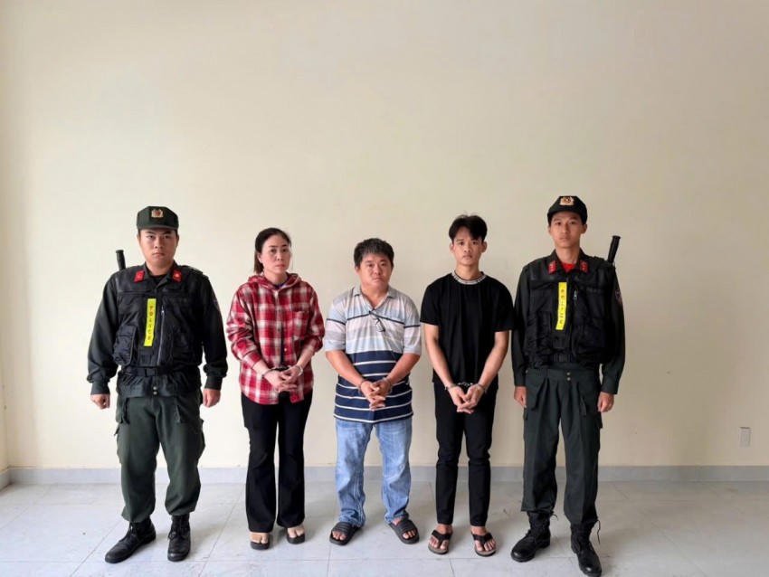 Các đối tượng bị bắt giữ Công an (từ trái sang phải): Huỳnh Cẩm Lài, Vương Lưỡng Toàn vàThạch Vĩnh.