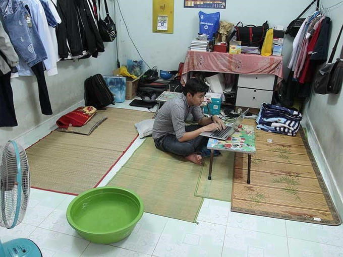 Cách đẩy lùi cái nóng khá phổ biến của sinh viên ở TP.HCM. Ảnh: HOÀNG GIANG.