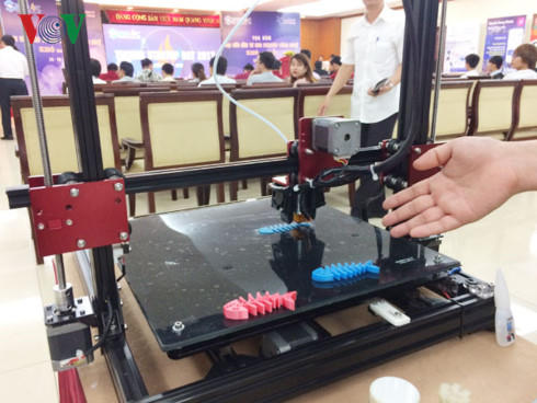 Sinh vi&ecirc;n chế tạo m&aacute;y in 3D phục vụ đời sống