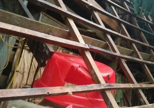 ...và sập hoàn toàn.