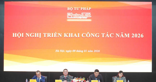Tổng Biên tập Báo Pháp luật Việt Nam Vũ Hoài Nam và các Phó Tổng Biên tập Báo điều hành Hội nghị.