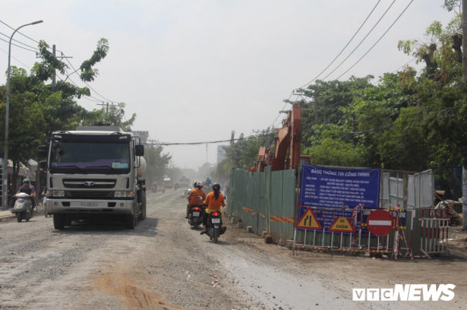 Được biết, đường Huỳnh Tấn Phát đang được Khu quản lý giao thông đô thị số 4 (Sở GTVT TP.HCM) nâng cấp đoạn từ Trần Xuân Soạn đến cầu Phú Xuân, quận 7.