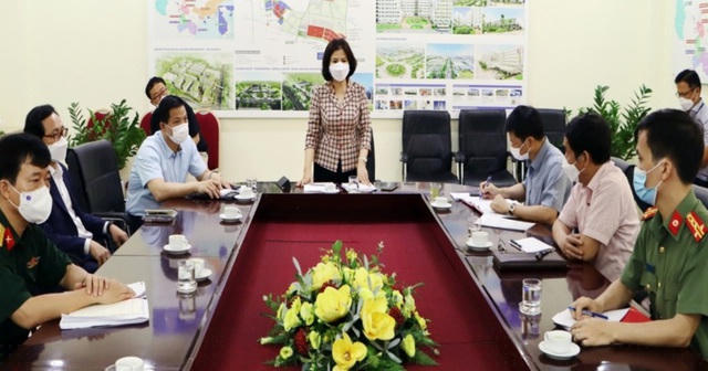 Bà Nguyễn Hương Giang - Chủ tịch UBND tỉnh Bắc Ninh làm việc với công ty SEV chiều 11/5.