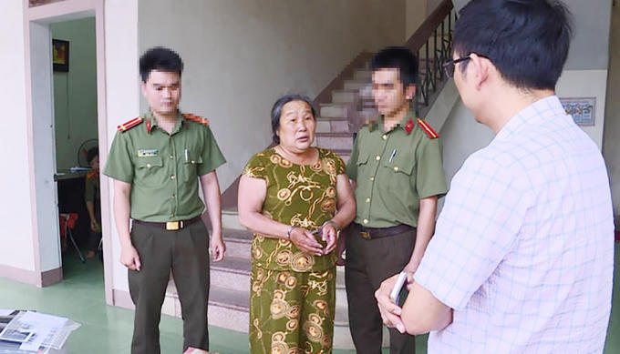 Nguyễn Thị Hương trước đ&oacute; cũng từng lĩnh &aacute;n v&igrave; tội l&agrave;m giả con dấu, t&agrave;i liệu của cơ quan, tổ chức. Nay lại