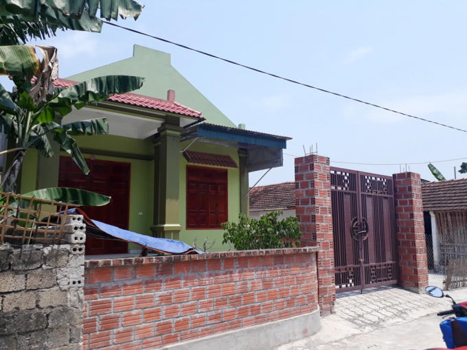 Ngôi nhà cán bộ tín dụng Vân cửa đóng then cài nhiều ngày qua.