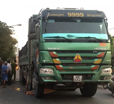 Hiện trường vụ tai nạn gần phường Bình Thắng, TX. Dĩ An, tỉnh Bình Dương.