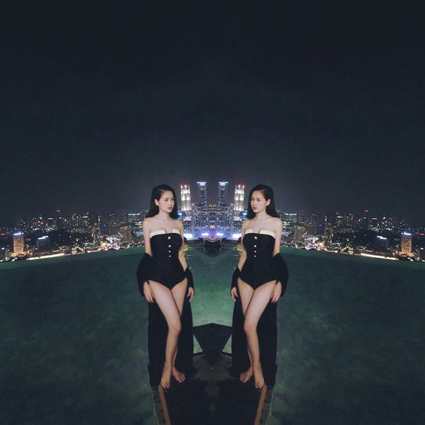 Tâm Tít khoe vẻ gợi cảm quyến rũ của mình khiến nhiều người xuýt xoa.